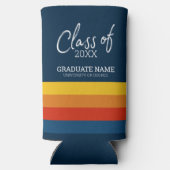 クラス – 卒業スクリプトモダン名レトロストライプ スリム缶クーラー (裏面)