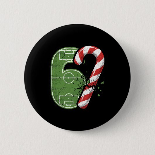 クラック入りのキャンディケイン サッカー場 67 楽しいクリスマス 缶バッジ (正面)