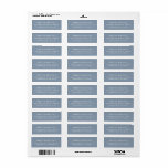 クラッシーエレガントダスティブルー差出人住所 ラベル<br><div class="desc">クラシック差出人住所ラベル。白いセリフとサンセリフのフォントがダスティブルーの背景に。封筒と小さ離れなパッケージの前面または背面フラップに貼る。</div>