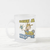 クラッピー日の魚釣りのTシャツおよびギフト フロストグラスマグカップ (左)