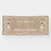 クラフトカラーの誕生日バナーパーティーグッズ'Tini Bit Older' 横断幕 (横)