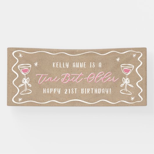 クラフトカラーの誕生日バナー'Tini Bit Older' 横断幕 (横)