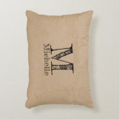 クラフトブラウン素朴紙ルックモノグラム アクセントクッション (正面(垂直))