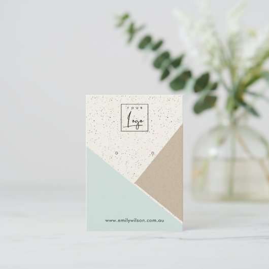 クラフトホワイトアクアブルーセラミックイヤリングディスプレイロゴ 名刺 (スタンド正面)