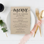 クラフトモダンとブラックスクリプト結婚のモノグラム メニュー<br><div class="desc">シックな素朴なクラフトモダン紙とブラックのメニュー結婚カードスタイリッシュは、書のスクリプトのアクセントとエレガント文字を備えた文字体裁のデザインを備え、おいしいディナーメニュー詳細と新郎新婦の名前と日付のモノグラムを持つことができるはっきりした。</div>