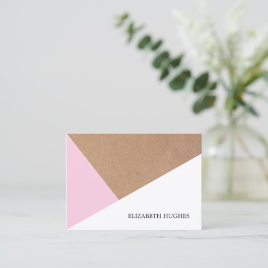 クラフトモダン紙ライトピンクホワイトジオメトリック 名刺 (スタンド正面)