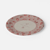 クラフトレッドレース素朴な田舎の結婚式のモノグラム ペーパープレート (アングル)