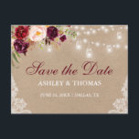 クラフト素朴ジャールライトレースフローラ保存日 案内ポストカード<br><div class="desc">クラフト素朴ストリングライトメイソンジャースレースウォーターカラーバーガンディフローラ日付はがき保存 – 印刷後ろ</div>