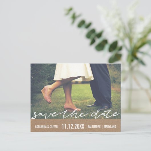 クラフト素朴紙日付の保存タイポグラフィ写真 案内ポストカード (スタンド正面)