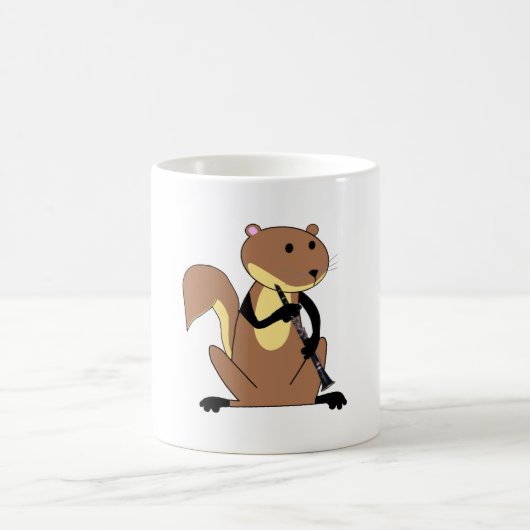 クラリネットを遊んでいるリス コーヒーマグカップ (中央)