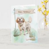 クランバー・スパニエル犬種の誕生日サイン カード (黄色い花)