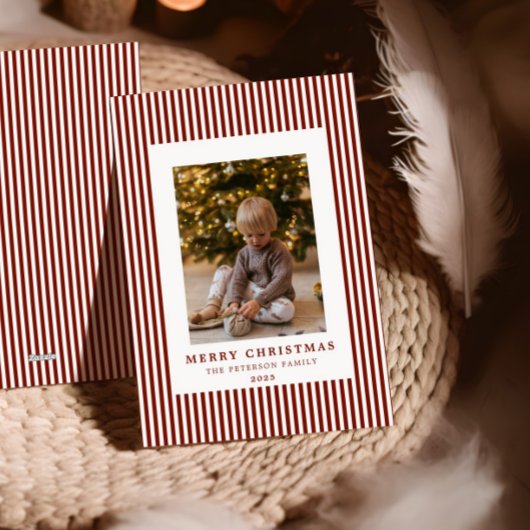 クランベリモダンーのピンストライプのクリスマスファミリー写真 シーズンカード