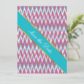 クランベリーとティール(緑がかった色)イカットジグザグパターン セーブザデート (スタンド正面)