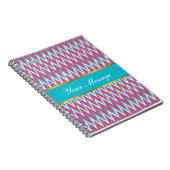 クランベリーとティール（緑がかった色）イカットジグザグパターン ノートブック (右側)