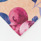 クランベリーの水色：ワイルドベリーシームレス フリースブランケット (角)