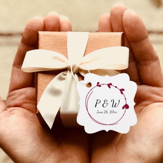 クランベリーレッドシンプルハートリースモノグラム結婚ズ フェイバータグ