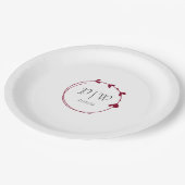 クランベリーレッドシンプルハートリースモノグラム結婚ズ ペーパープレート (アングル)