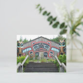 クラン・ハウスとトーテムポール、ケチカン、アラスカ ポストカード (スタンド正面)