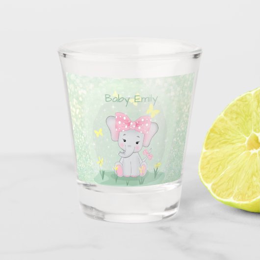 クリアリングにピンクの弓を持つ可愛いベビーゾウ ショットグラス (正面)