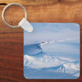 クリウチェフスコイ火山から放出されるプルーム。 キーホルダー (正面)