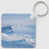 クリウチェフスコイ火山から放出されるプルーム。 キーホルダー (裏面)