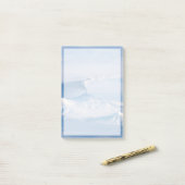 クリウチェフスコイ火山から放出されるプルーム。 ポストイット (デスク上)