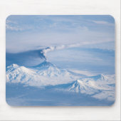 クリウチェフスコイ火山から放出されるプルーム。 マウスパッド (正面)