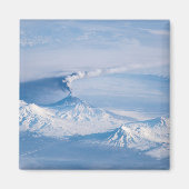 クリウチェフスコイ火山から放出されるプルーム。 マグネット (正面)