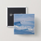 クリウチェフスコイ火山から放出されるプルーム。 缶バッジ (正面&裏面)