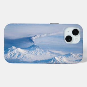クリウチェフスコイ火山から放出されるプルーム。 iPhone 15ケース