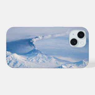 クリウチェフスコイ火山から放出されるプルーム。 iPhone 15ケース