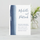 クリエイティブネイビーブルーウォーターカラーブラッシュストロ結婚ーク 招待状 (スタンド正面)