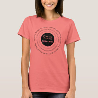 クリエイティブプロセス進行中のロゴTシャツ Tシャツ
