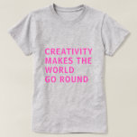 クリエイティブ創造性引用文ピンクタイポグラフィグレー Tシャツ<br><div class="desc">クリエイティブ用のTシャツは、グレーの背景にネオンピンクのタイポグラフィで文字「創造性ははっきりした世界を丸くする」を特徴としている。Happy Dolphin Studio専用。おもしし救済連絡、お客様の製品をお楽しみください。</div>