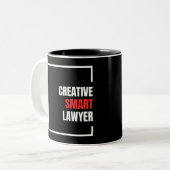 クリエイティブ頭が切れる弁護士ホワイトとレッド文字 ツートーンマグカップ (正面左)