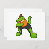 クリケットの試合でワニがクリケットのバットを持って ポストカード (正面/裏面)