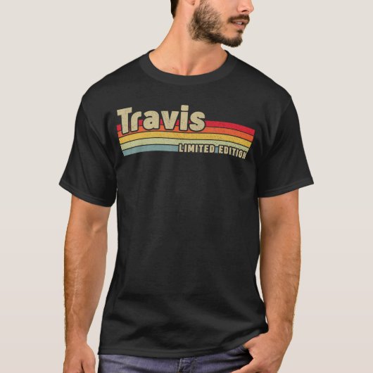クリスおもしろ誕生日プレゼント 名前入り トラヴィス Tシャツ (正面)