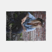 クリスカフェリーバイブリックウォール フリースブランケット (正面(横))