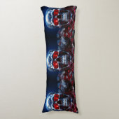 クリスタルスカルとルビーレッドアイズ抱き枕 ボディピロー (正面縦)