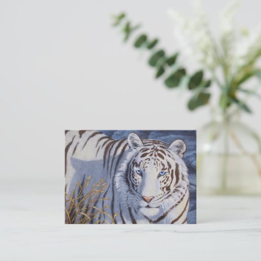 クリスタルブルーの目を持つ美しいホワイトタイガー 名刺 (スタンド正面)