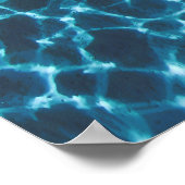 クリスタル澄んウォーター – ミニマリスト青海写真 ポスター (角)