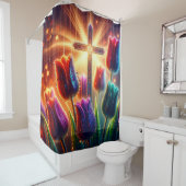 「クリスチャンの輝く十字架:チューリップの上の雨滴」 シャワーカーテン (インサイチュ)