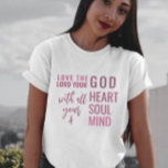 クリスチャンモダンピンクの台本の聖句 Tシャツ<br><div class="desc">マタイ22:37からの引用文を持つ女性のためのキリスト教Tシャツ"あなたのハートと魂と心を全て持って、あなたの神の主を愛しなさい。このトレンディーモダン、信仰のデザインは完璧な贈り物とファッション声明である。#christian #religion #scripture #faith #bible #jesus</div>
