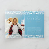 クリスチャン・ブルー&ホワイト・ダマスクの写真結婚ズ 招待状 (内部)