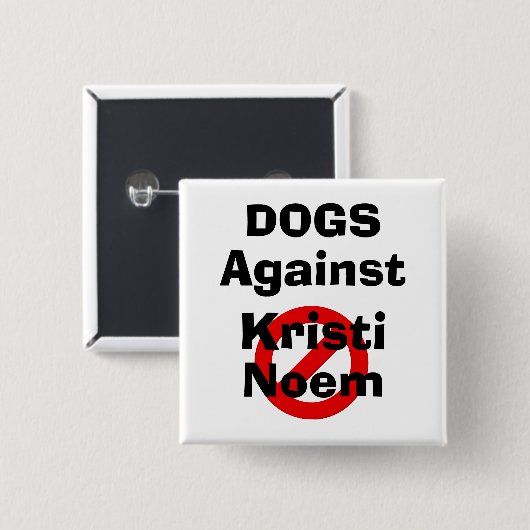クリスティ・ノームに反対する犬たちのバッジ 缶バッジ (正面&裏面)