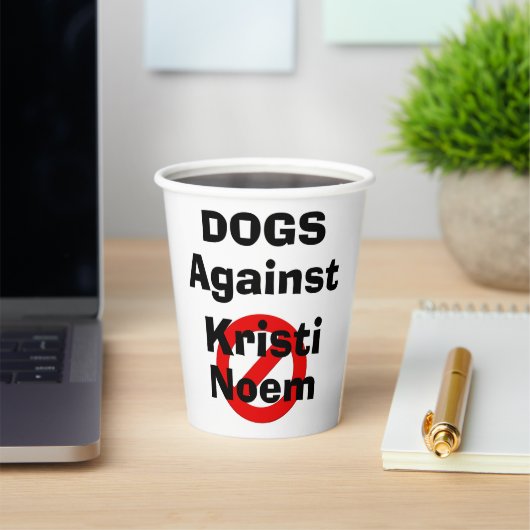 クリスティ・ノームに反対する犬 ペーパークリップ 紙コップ (インサイチュ)