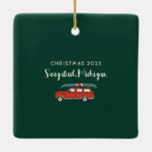 クリスパーソナライズされた素朴スマスキャンピングレイクハウス セラミックオーナメント (裏面)