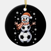 クリスマスおもしろいサッカーボールの木を雪だるま セラミックオーナメント (正面)