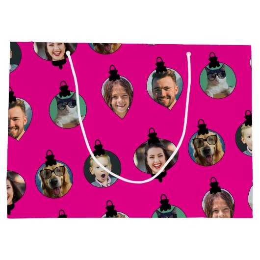 クリスマスおもしろい家族フォト顔オーナメントピンク ラージペーパーバッグ (裏面)