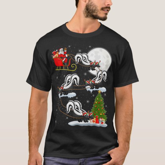 クリスマスおもしろい照明ツリーサンタライディングスカンクキリスト Tシャツ (正面)